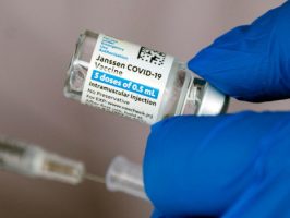 OSASUN PUBLIKOAK JANSSENEKIN IMMUNIZATUTAKOEI BIGARREN DOSI BAT JARTZEA AURREIKUSI DU