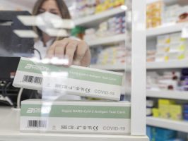 OSAKIDETZAK ZUZENDU ETA AUKERA EMATEN DIE FARMAZIEI TESTETAN ERREGISTRATZEN DIREN POSITIBOAK JAKINARAZTEKO