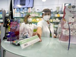 EUSKADIKO FARMAZIETAN ANTIGENOEN TESTAK HAMAR ALDIZ GEHIAGO SALDU DIRA AZAROAN